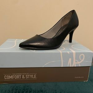 Life Stride “Sevyn” pumps
